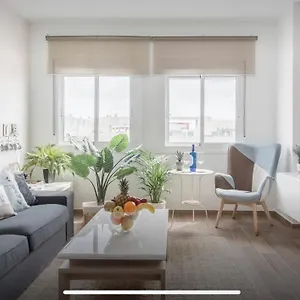 https://centrico-y-agradable.in-canary-islands.com
